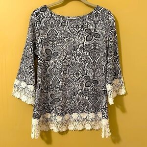 Charter Club Women's Printed Blue and White Top with White Lace Accents Size M